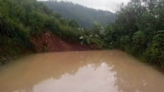 Loạt tuyến đường trọng điểm phía Tây Đà Nẵng sạt lở, giao thông chia cắt