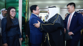 Thủ tướng Phạm Minh Chính thăm nguyên Thủ tướng Kuwait Sheikh Nasser tại nhà riêng