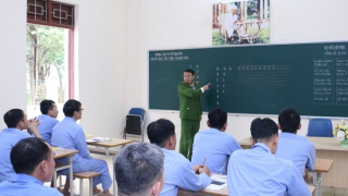 Lớp học “xoá mù chữ” trong Cơ sở cai nghiện