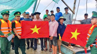 Biên phòng TP Hồ Chí Minh tuyên truyền chống khai thác hải sản bất hợp pháp