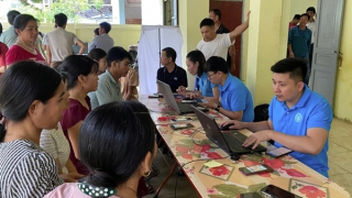 Bền bỉ đưa dịch vụ công trực tuyến đến từng thôn, bản (Bài cuối)