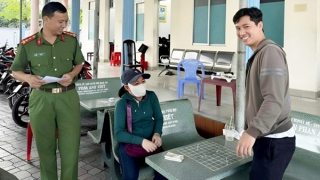 Nghĩa cử cao đẹp của người phụ nữ bán vé số