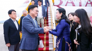 Chủ tịch Quốc hội Hàn Quốc đến Hà Nội, bắt đầu thăm chính thức Việt Nam