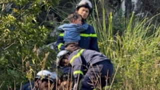 Kịp thời giải cứu 2 cháu bé bị mắc kẹt dưới hố sâu tại núi Trầm