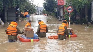 Công an Gia Lai huy động lực lượng, đồng hành cùng người dân vùng lũ, không để ai phải bị đói, rét