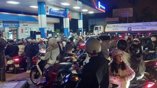 Người Đà Lạt bất ngờ đổ xô tới cây xăng, chen lấn mua nhiên liệu
