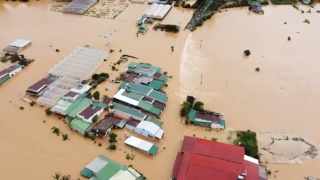 Thủy điện xả lũ ồ ạt, nhiều vùng ngập nặng