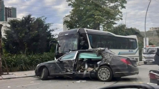 Siêu xe mất lái đâm vào xe khách, 1 người tử vong