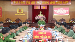 Deputy Minister Nguyen Van Long works with Can Tho City Police Department