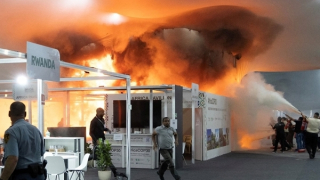 Hội nghị COP30 tại Brazil bị gián đoạn bởi hoả hoạn, hàng nghìn đại biểu sơ tán