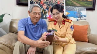 Công an Hà Nội đến từng doanh nghiệp hướng dẫn làm sạch hồ sơ phương tiện