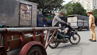 CSGT phối hợp Công an cấp xã xử lý xe ba bánh tự chế, xe chở hàng cồng kềnh