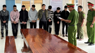 Khởi tố nhóm đối tượng dùng hung khí, vỏ chai bia gây rối trật tự công cộng trong đêm