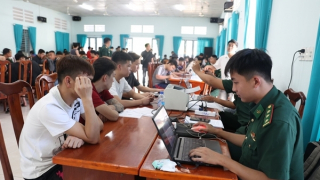 Công an Tây Ninh tiếp nhận 110 công dân Việt Nam do Campuchia trao trả