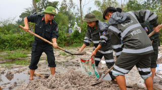 Bộ Tư lệnh Cảnh sát cơ động huy động tối đa lực lượng hỗ trợ nhân dân vùng lũ miền Trung