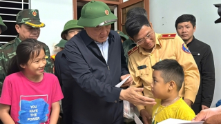 Phó Thủ tướng Thường trực Chính phủ Nguyễn Hoà Bình thăm vùng lũ Đông Đắk Lắk