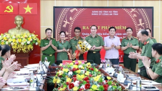 Công an Hà Tĩnh gương mẫu, đi đầu lan tỏa phong trào “Bình dân học vụ số”