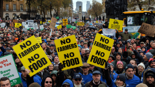 Bản đồ chính trị châu Âu đang đổi màu