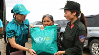 Lũ đi, tình người ở lại