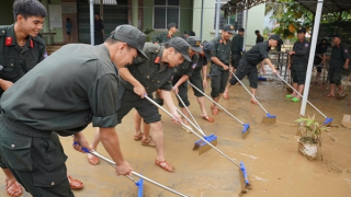 Công an TP Hồ Chí Minh cử hơn 500 CBCS đến các tỉnh giúp người dân vùng lũ