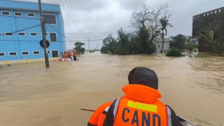 Mưa lớn kéo dài ở nhiều tỉnh thành miền Trung