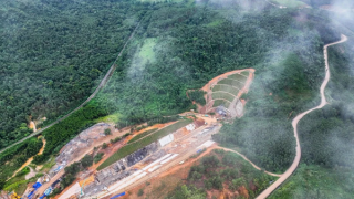 Mưa lũ làm tê liệt nhiều tuyến quốc lộ