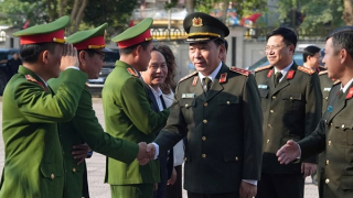 Thứ trưởng Trần Quốc Tỏ thăm, làm việc tại Công an xã Vạn An và Công an phường Trường Vinh