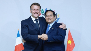 Thủ tướng Phạm Minh Chính gặp Tổng thống Pháp và Tổng Thư ký OECD