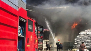 Kịp thời dập tắt 2 vụ cháy kho chứa phế liệu