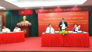 Đổi mới giáo trình lý luận chính trị đáp ứng yêu cầu giáo dục