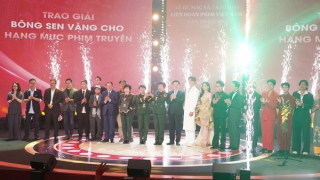 Phim “Mưa đỏ” đoạt giải Bông Sen Vàng tại liên hoan phim lần thứ XXIV