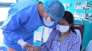 Bố không cùng nhóm máu hiến gan cứu con gái 20 tuổi