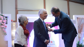 Nhà khoa học nặng lòng với quê hương