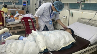 Người đàn ông ôm 2 cháu bé nhảy xuống sông Trà Khúc