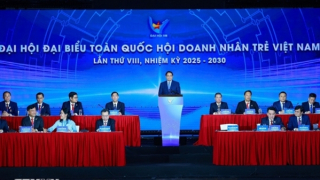 Thủ tướng: Doanh nghiệp, doanh nhân trẻ thực hiện 6 tiên phong, thi đua 6 nhất