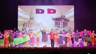 "50 năm qua là chặng đường lịch sử rực rỡ của nhân dân các dân tộc Lào"