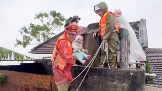 Những cuộc cứu nạn xúc động giữa tâm lũ