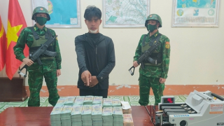 Bắt quả tang vụ vận chuyển trái phép hơn 7 tỷ đồng qua biên giới