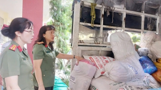 Công an tỉnh Đồng Tháp hướng về đồng bào vùng lũ các tỉnh miền Trung