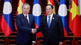 Tổng Bí thư Tô Lâm hội kiến Thủ tướng Lào Sonexay Siphandone