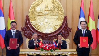 Tổng Bí thư Tô Lâm và Tổng Bí thư, Chủ tịch nước Lào chứng kiến Lễ trao các văn kiện hợp tác