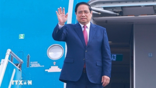 Thủ tướng lên đường tới Lào để đồng chủ trì Kỳ họp lần thứ 48 Uỷ ban liên Chính phủ Việt Nam-Lào