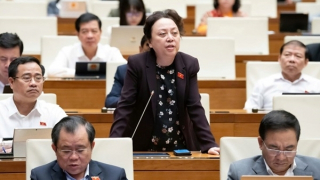 Cần chính sách đột phá hơn về tiền lương, phụ cấp để giữ chân y bác sĩ có chuyên môn