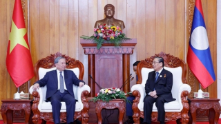 Tổng Bí thư Tô Lâm thăm, chúc sức khỏe các đồng chí nguyên lãnh đạo Lào