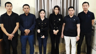 Cựu tiếp viên hàng không môi giới mại dâm bằng ký hiệu lạ