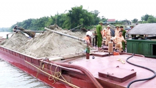 Quyết liệt đấu tranh với tội phạm trên sông nước