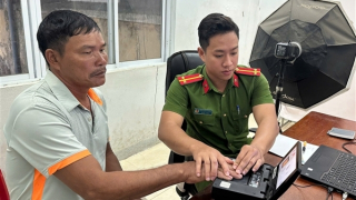 Cán bộ Công an xã kịp thời ngăn chặn người phụ nữ nhảy cầu tự tử