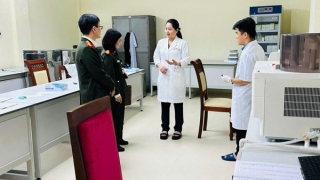 Bệnh viện Y học cổ truyền hỗ trợ nhân dân khắc phục hậu quả bão lũ tại Huế và chỉ đạo tuyến cho y tế cơ sở