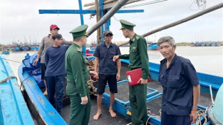 Vụ tàu cá chìm đắm ở Trường Sa: 3 ngư dân sống sót đã về nhà, 1 thi thể được tìm thấy