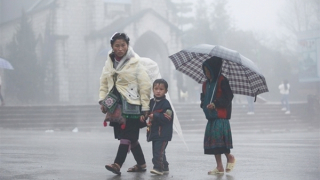 Vùng núi Bắc Bộ trời rét kèm mưa nhỏ, Hà Nội nắng hanh